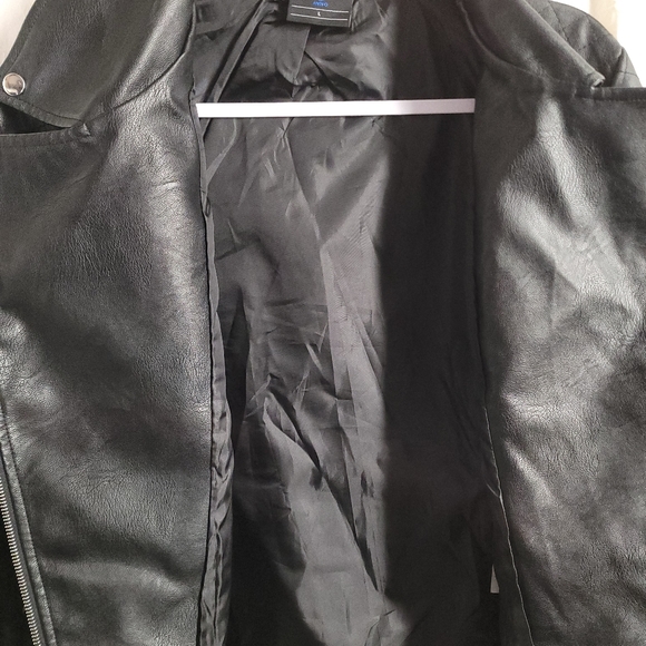 NWT Faux Leather Jacket w/Silver Hardware & Zippered Pockets - Picture 10 of 11